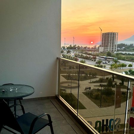 Suncoast Suites Bar Eksteriør bilde
